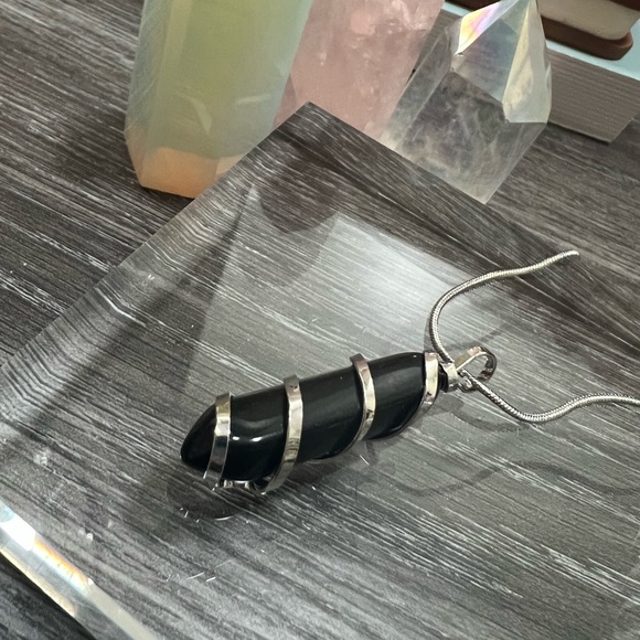 BLACK ONYX SILVER WRAPPED PROTECTION HEALING CRYSTAL AMULET PENDANT NECK… - Picture 3 of 3